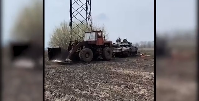“Тепер працюватимуть по позиціях російської наволочі”: Тракторні війська вполювали нові трофеї для ЗСУ (Відео)