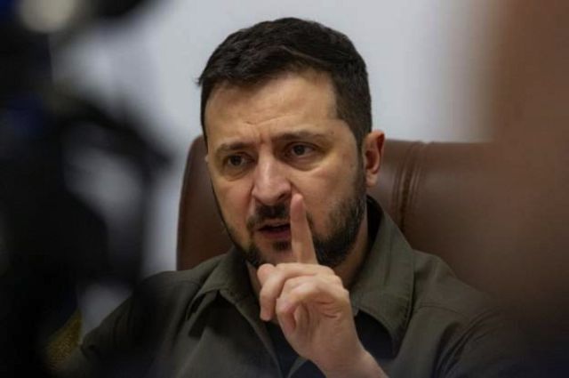 “Ця петиція не до мене”: Зеленський відреагував на петицію про скасування заборони на виїзд чоловіків з України