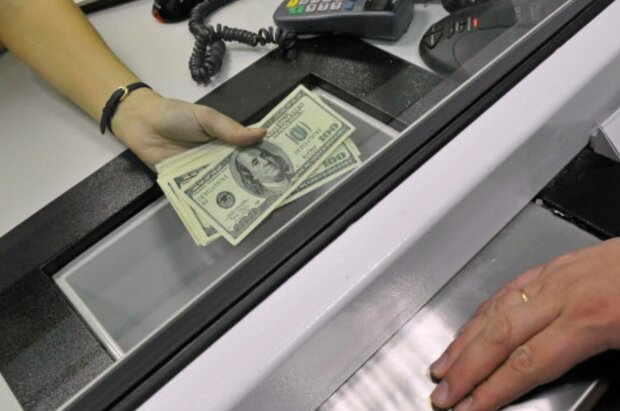 “Куди вже дорожче?”: Економіст пояснив чи буде долар по 40-50 грн