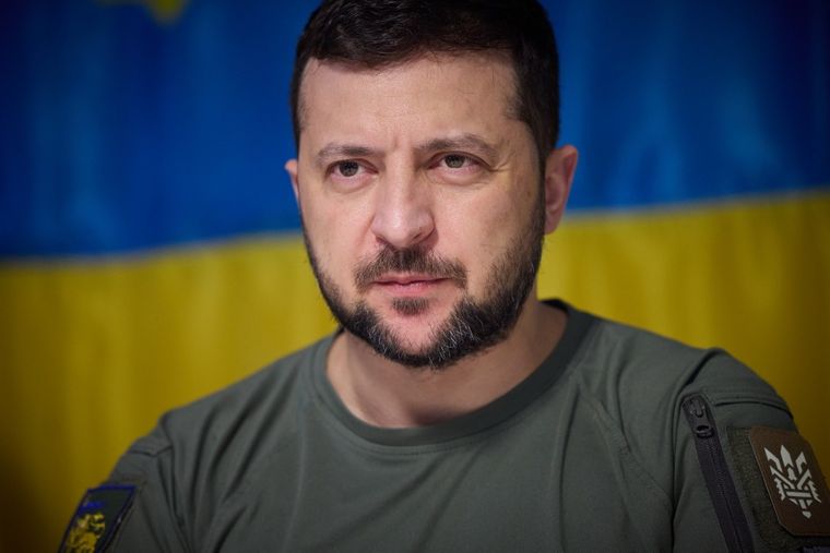 25 тисяч підписів під петицією про збільшення зарплати українським військовослужбовцям за рахунок зняття всіх надбавок із нардепів: українці чекають на відповідь Зеленського