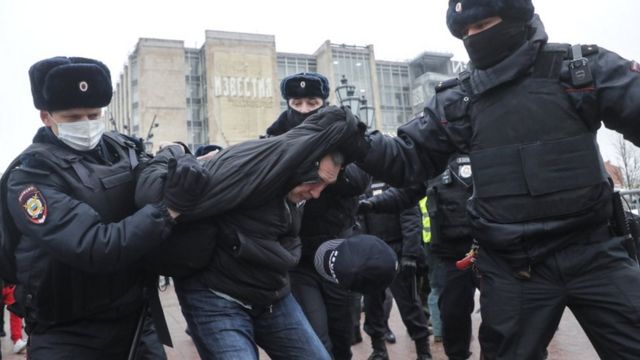 Диктаторський режим Путіна піднявся на новий рівень. Тепер мітингувальників у Росії відправляють на фронт в Україну