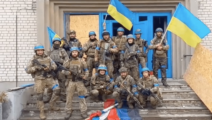Українські військові закликають “безпощадно” карати крадіїв, які наживаються на війні