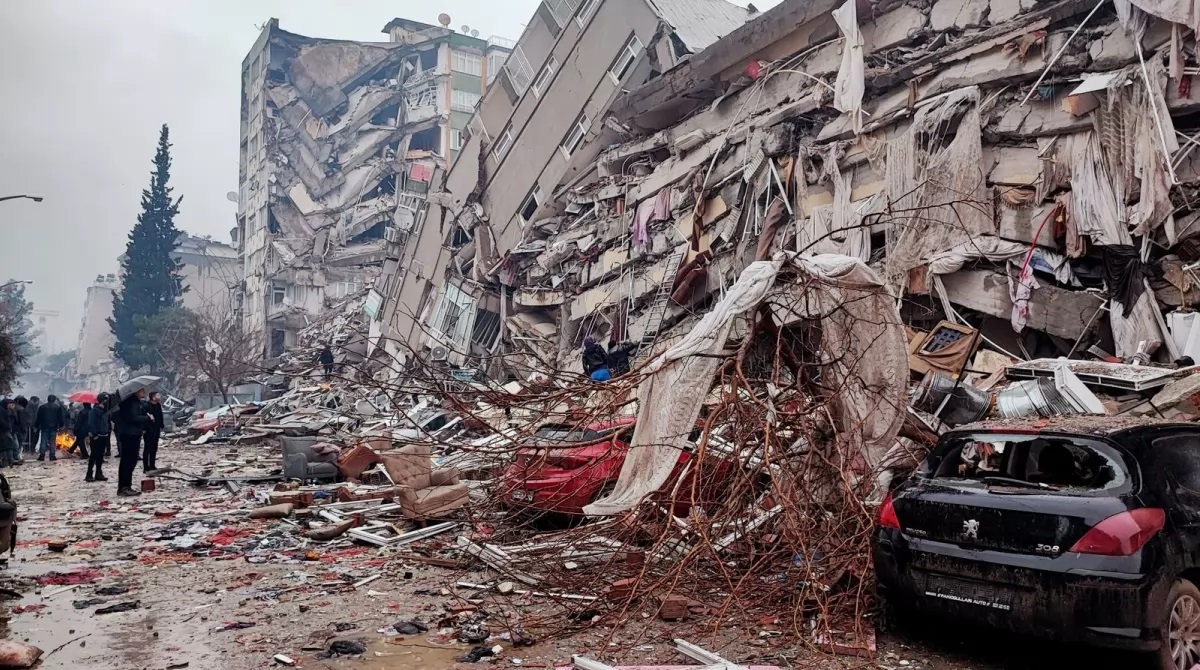 Землетрус в Туреччині та Сирії: кількість загиблих зросла вже до 15 тисяч і продовжує зростати