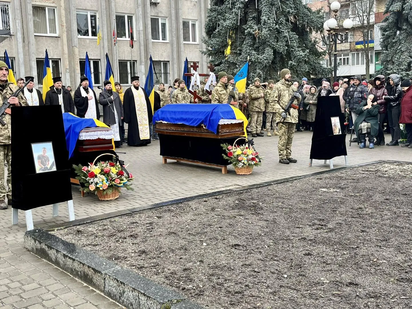 На війні в один день загинули батько і син: Біль матері і дружини неможливо описати словами (ФОТО)