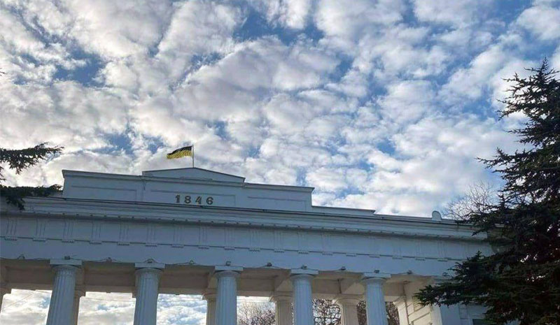 Крим хоче повернутися додому: У центрі Севастополя підняли український прапор (ФОТО)