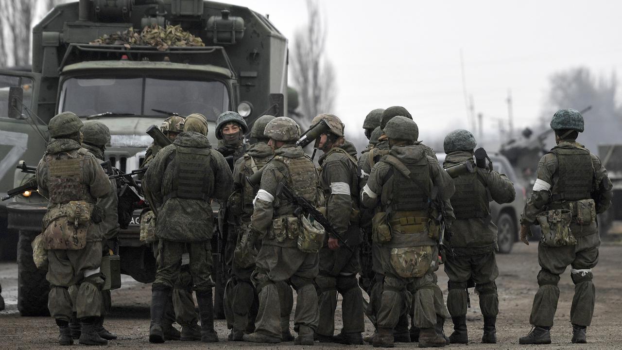 РФ готує провокацію: Окупанти до кордонів України стягують військових, перевдягнених у форму ЗСУ
