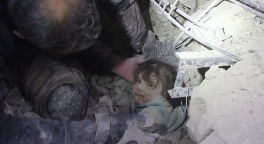 “Моторошне видовище”: Немовля дістали живим після 12 годин під завалами, після землетрусу в Туреччині (ВІДЕО)