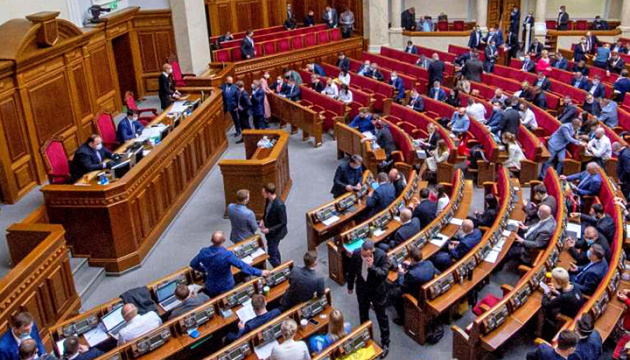 Українці обурені: Надбавка до зарплати нардепам викликала ажіотаж в мережі
