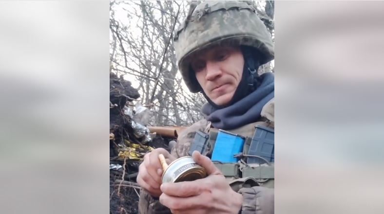 “Прикрий я поїм!”: Український військовий з Бахмута розчулив мережу зворушливим відео (ВІДЕО)