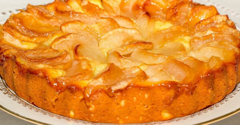 Пиріг з яблуками, проста і смачна ідея для вашого чаювання! Супер простий і смачний рецепт!
