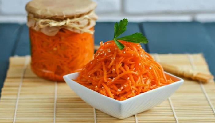 Консервована морква по-корейськи на зиму – корисна і смачна закуска, яка ідеально підходить для гарячих і м’ясних страв. 