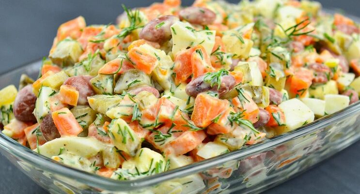 До вашої уваги рецепт чарівного салату, як на кожен день, так і до святкового столу!