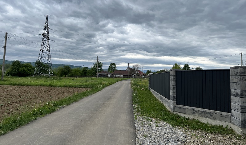 Олексій глянув на праву руку дівчини, і втратив мову. На ньому красувалося каблучка, що належало його мамі. – Звідки у тебе каблучка моєї матері, спитав начальник помічницю