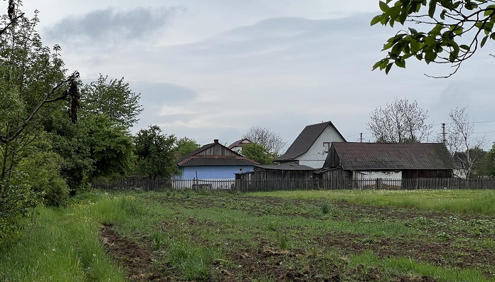 Більше сил немає терпіти твою маму. Вибирай Міша або твоя мама, або ми! Якщо вона сюди переїде, я тобі обіцяю – я подам на розлучення!, – заявила Вероніка