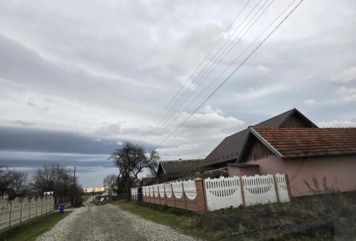 Я намагалася бути доброю дружиною і в усьому тобі догоджати. Я знаю, що в тебе відповідальна посада і важлива робота, але це не виправдання для такої жахливої ​​зради, – жінка закидала речі в чемодан